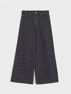Sinsay - Jeansy wide leg we wzór w panterkę - wielobarwny