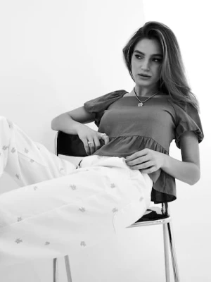 Sinsay - Jeansy wide leg z haftem - biały