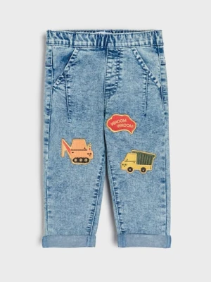 Sinsay - Jeansy z regulowanym pasem i ozdobnym haftem - niebieski