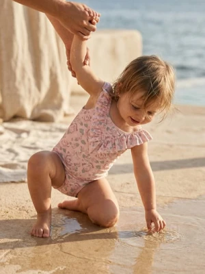 Sinsay - Jednoczęściowy strój kąpielowy z ochroną przeciwsłoneczną i motywem kwiatowym - różowy