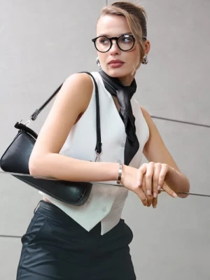 Sinsay - Kamizelka garniturowa z ozdobnymi guzikami - kremowy