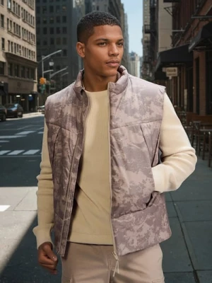 Sinsay - Kamizelka puffer ze wzorem moro - beżowy