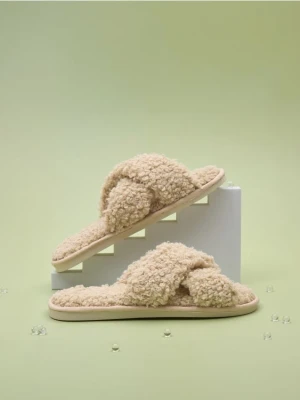 Sinsay - Kapcie teddy - kremowy