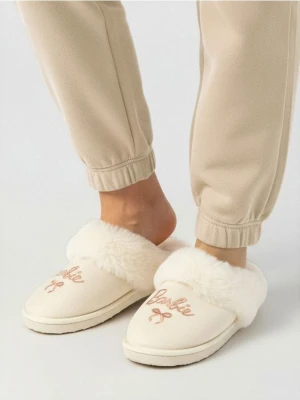 Sinsay - Kapcie z futerkiem Barbie - kremowy