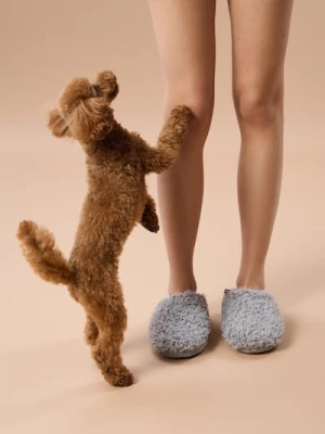 Sinsay - Kapcie z imitacji baranka - szary