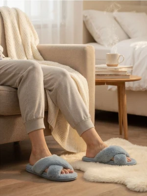 Sinsay - Kapcie ze sztucznym futerkiem - fioletowy