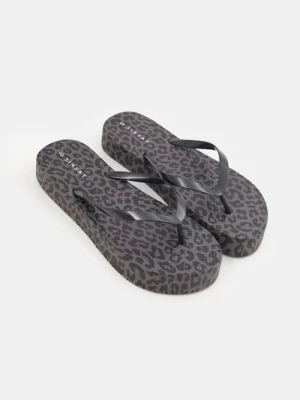 Sinsay - Klapki japonki w panterkę - brązowy