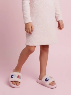 Sinsay - Klapki z futerkiem i kolorowym haftem - różowy