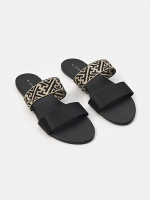 Sinsay - Klapki z ozdobnym detalem - wielobarwny