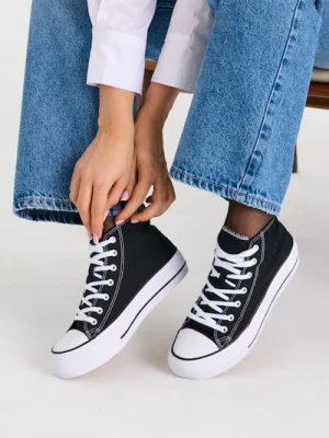 Sinsay - Klasyczne trampki za kostkę z grubszą podeszwą - czarny