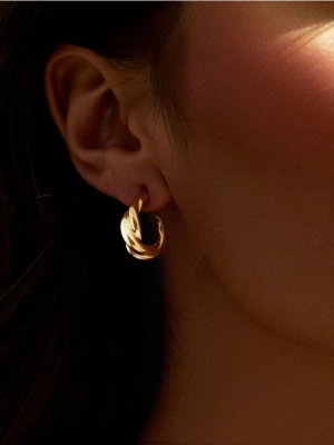 Sinsay - Kolczyki z błyszczącym wykończeniem - złoty