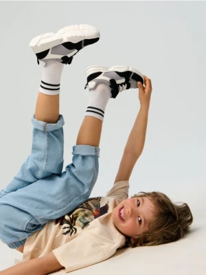 Sinsay - Kolorowe sneakersy - szary