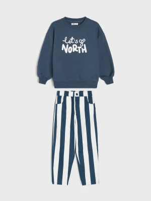 Sinsay - Komplet bluza crewneck z napisem i spodnie denim w paski - niebieski