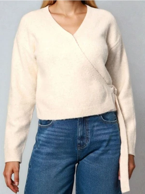 Sinsay - Kopertowy sweter z domieszką wełny - beżowy