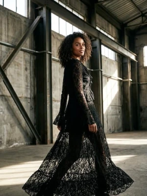 Sinsay - Koronkowa sukienka maxi z falbanami - czarny