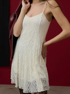 Sinsay - Koronkowa sukienka mini - kremowy