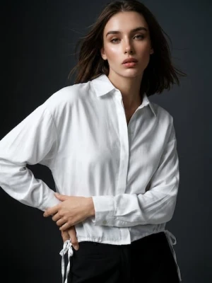 Sinsay - Koszula oversize ze ściągaczem - kremowy