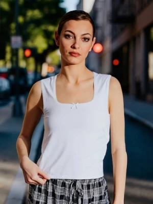 Sinsay - Koszulka bez rękawów z delikatną kokardką - biały