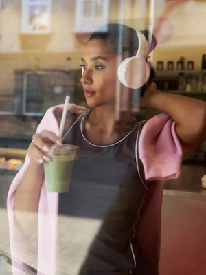 Sinsay - Koszulka sportowa Gym Hard - kremowy