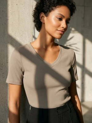 Sinsay - Koszulka z dekoltem V - beżowy