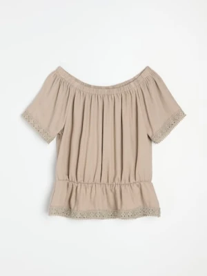 Sinsay - Koszulowa bluzka z haftowaną lamówką i wiskozą - kremowy