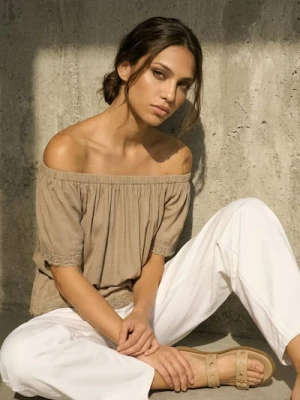 Sinsay - Koszulowa bluzka z haftowaną lamówką i wiskozą - kremowy