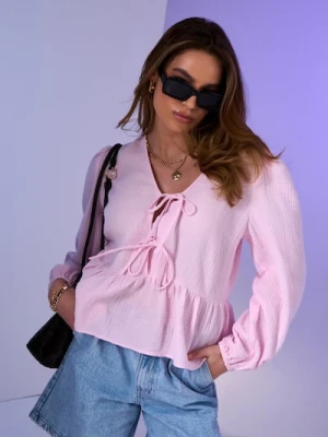 Sinsay - Koszulowa bluzka z muślinu z ozdobnym wiązaniem - różowy