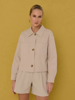 Sinsay - Krótka kurtka koszulowa z kieszeniami - beżowy