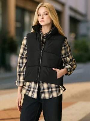 Sinsay - Krótka pikowana kamizelka ze stójką - czarny