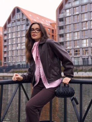 Sinsay - Kurtka bomberka z imitacji skóry - brązowy