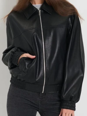 Sinsay - Kurtka bomberka z imitacji skóry - czarny