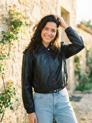 Sinsay - Kurtka bomberka z imitacji skóry - czarny