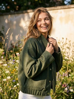 Sinsay - Kurtka bomberka z obniżoną linią ramion - zielony