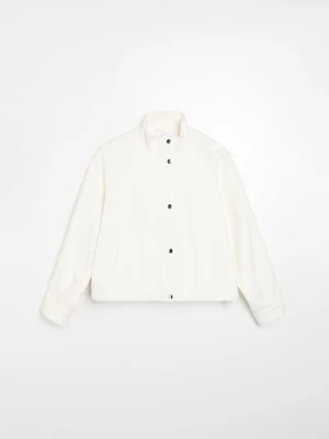 Sinsay - Kurtka bomberka ze stójką i twillowym wykończeniem - biały