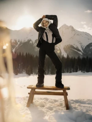 Sinsay - Kurtka puffer z kapturem - czarny