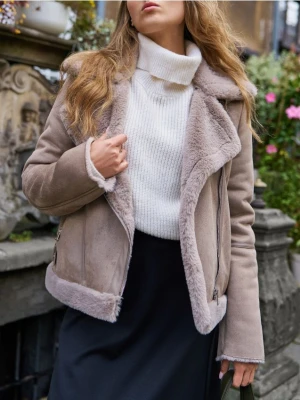 Sinsay - Kurtka ramoneska z ocieplanym kożuszkiem - brązowy