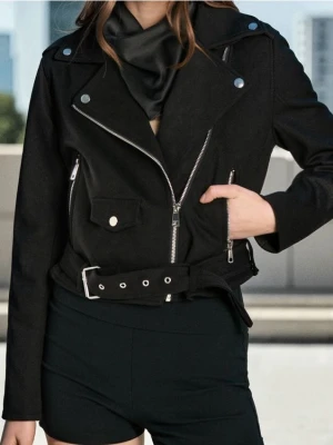 Sinsay - Kurtka ramoneska z paskiem - czarny