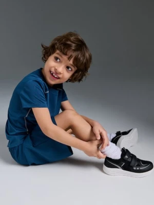 Sinsay - Lekkie sneakersy z siateczki z elementami odblaskowymi - czarny