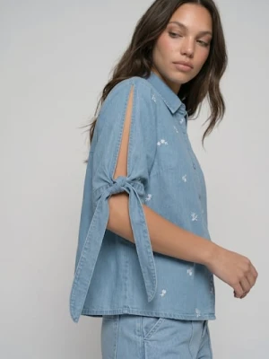 Sinsay - Lyocellowa koszula light denim z wiązanymi rękawami - niebieski