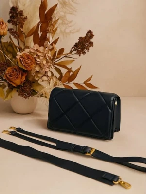 Sinsay - Mała pikowana torebka z dwoma paskami - czarny