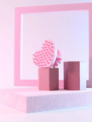 Sinsay - Masażer do głowy w kształcie serca - różowy