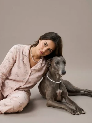 Sinsay - Muślinowa piżama z kołnierzykiem z nadrukiem w psy - różowy