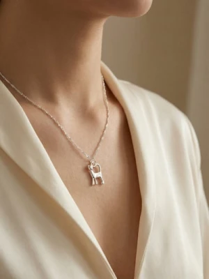 Sinsay - Naszyjnik z zawieszką kota - srebrny