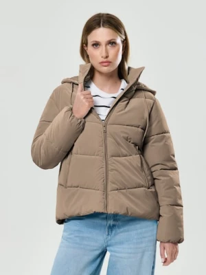 Sinsay - Ocieplana kurtka puffer z kapturem - kremowy