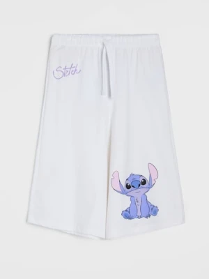 Sinsay - Oversizowe szorty bermudy Stitch - kremowy