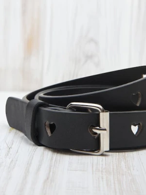 Sinsay - Pasek z imitacji skóry ze srebrną klamrą - czarny