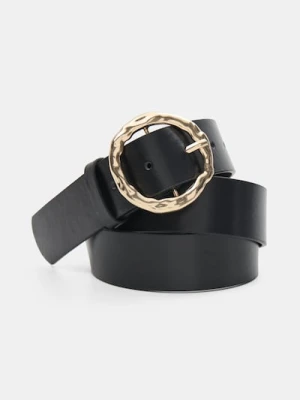 Sinsay - Pasek z imitacji skóry ze złotą klamrą - czarny