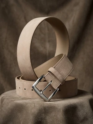 Sinsay - Pasek z imitacji zamszu ze srebrną klamrą - beżowy