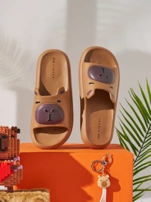 Sinsay - Piankowe klapki z motywem kapibary - beżowy