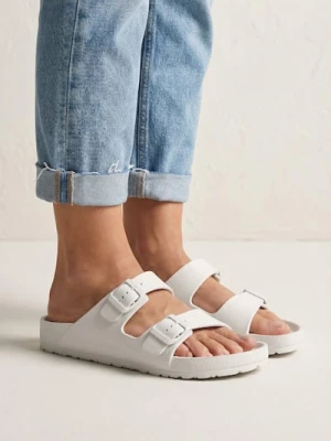 Sinsay - Piankowe klapki z regulowanymi paskami - kremowy